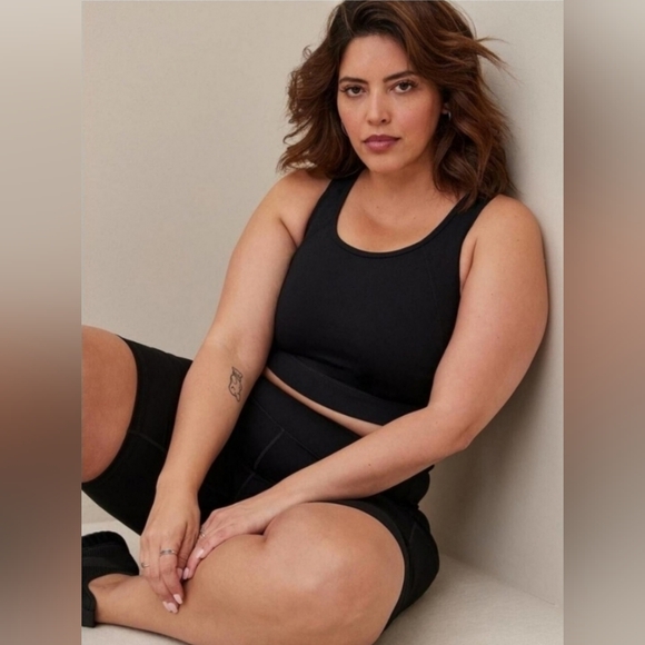 Torrid Sports Bra Active Longline Black Low Impact Wireless Plus Size 0 - Picture 1 of 11